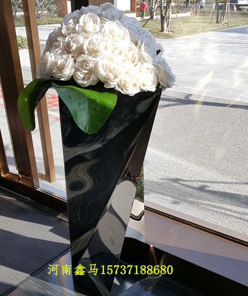 不銹鋼工藝品系列之酒店不銹鋼花瓶.jpg 不銹鋼工藝品系列之酒店不銹鋼花瓶.jpg