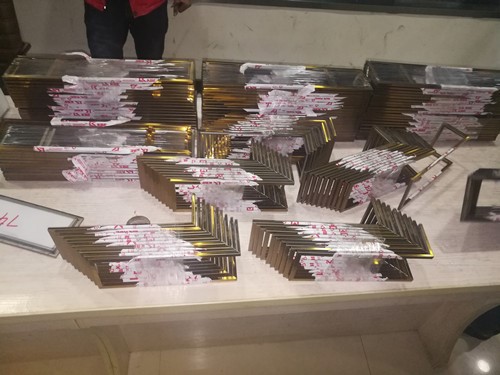 灑店不銹鋼門(mén)牌