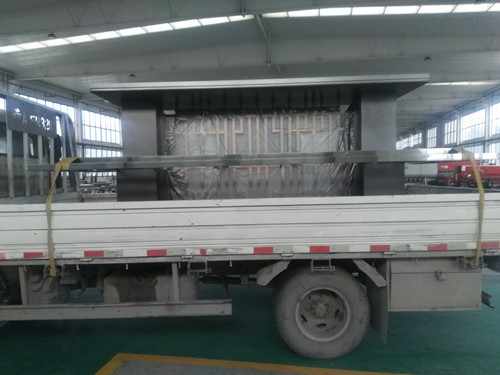 大型不銹鋼桌子運(yùn)輸